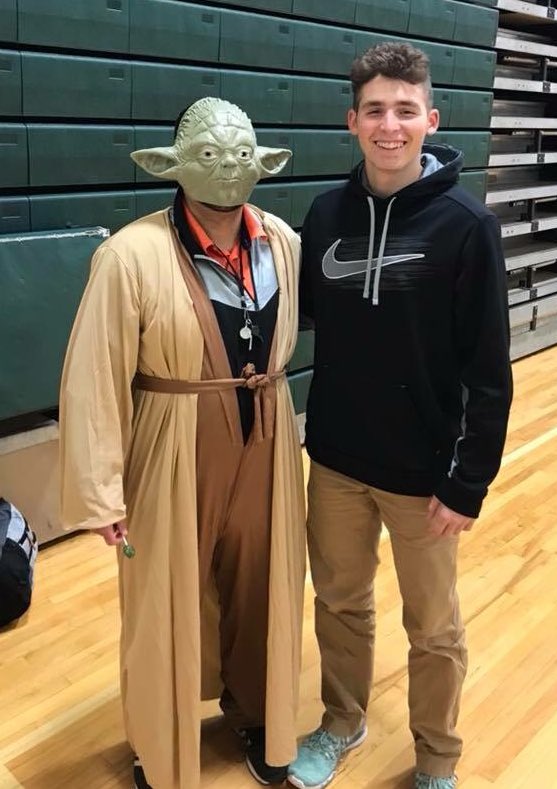 ShenAthletics's tweet photo. Coach Yoda Halpern helping @VolleyballShen yesterday. https://t.co/PCoIMcftp0