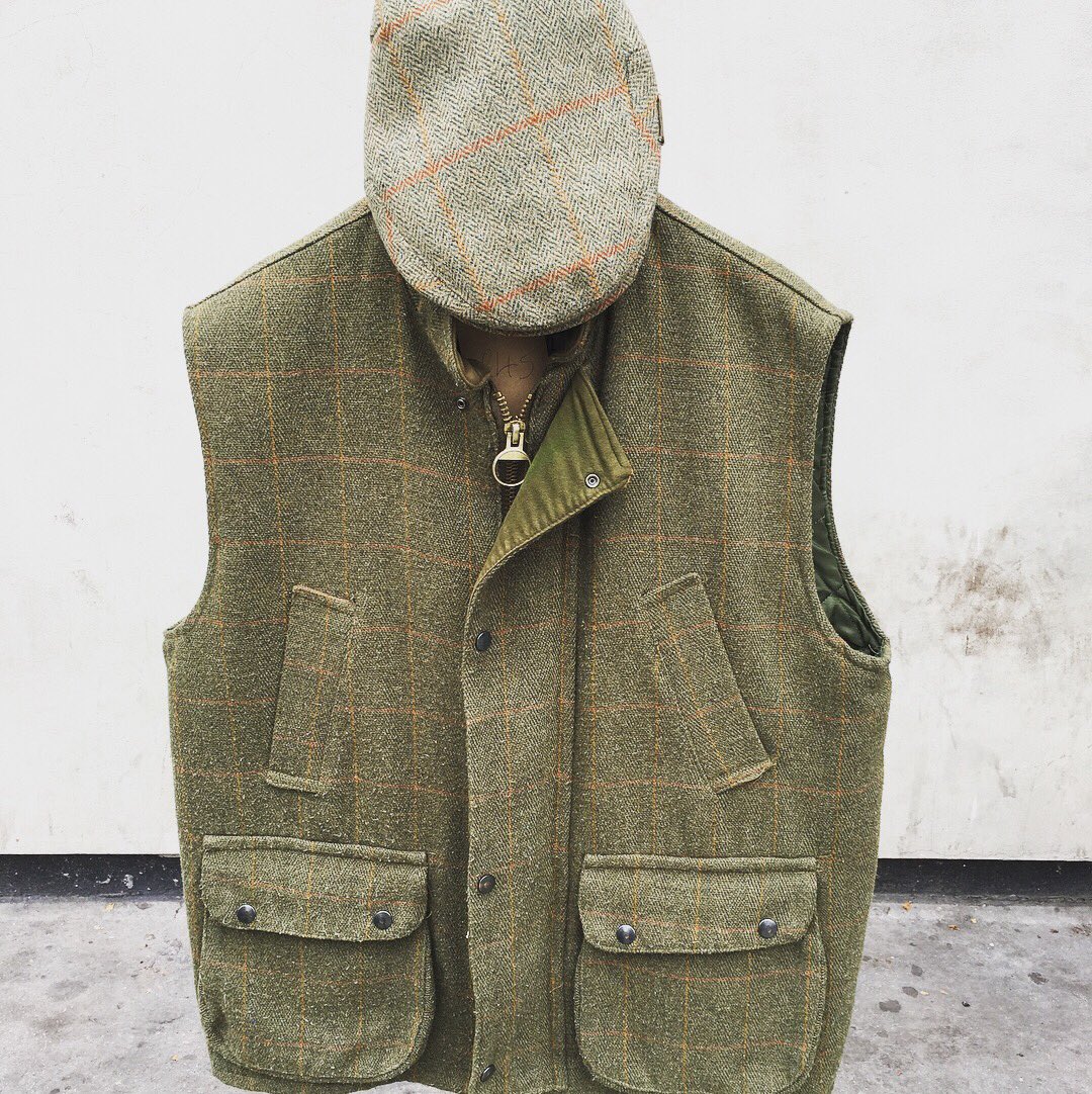emmagoldmanshop's tweet photo. Father &amp; son shooting jackets + matching cap &amp; sleeveless! 
#autumn🍁 #shootingjacket #countrystyle #fatherandson #portobellomarket #vintage https://t.co/OjFnBBKPoy