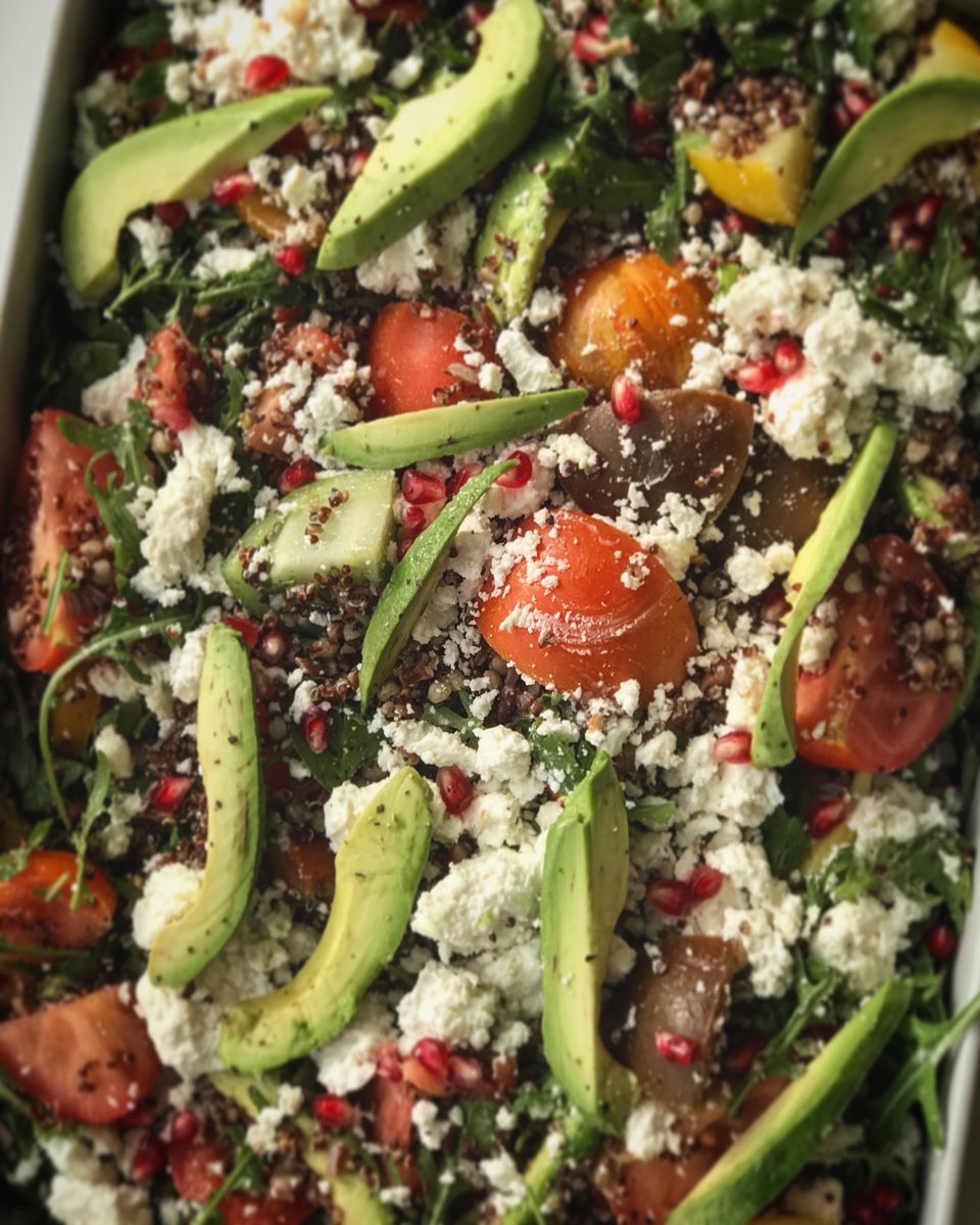 CafeThink_'s tweet image. Just look at it!! #ohmy so bloody #delicious #healthy full of #power give me a #serving #topsalad #qualityfood #foodporn #comeandgetit #eco