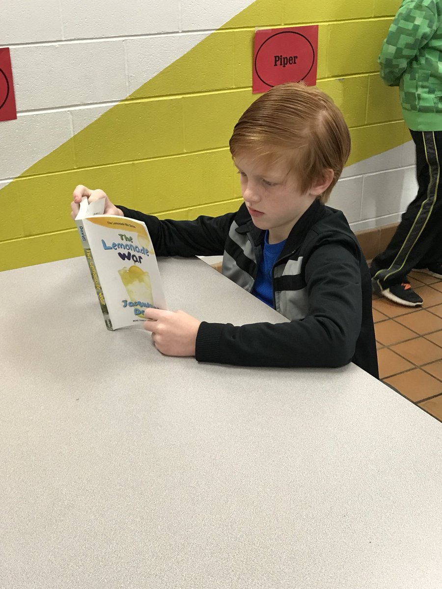 Lindseykissic's tweet photo. Reading BIG at Breakfast @MyPinecrest #wereadbig #thelemonadewar https://t.co/eRpNZG0maY
