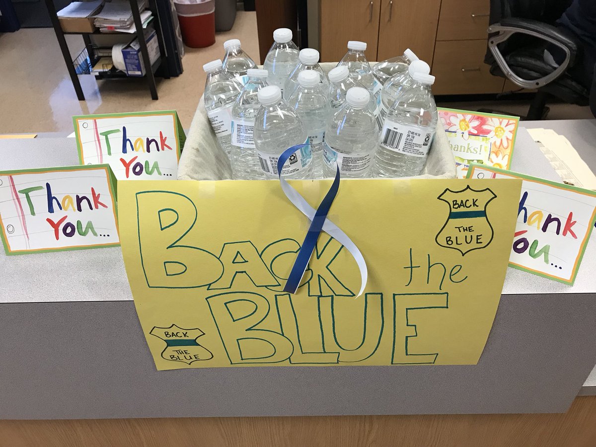 KCS_Roosevelt's tweet photo. We #BacktheBlue and appreciate our friends at @KingsportPD !! Thank you for serving our community!  @KCS_District https://t.co/yFedmt27o6