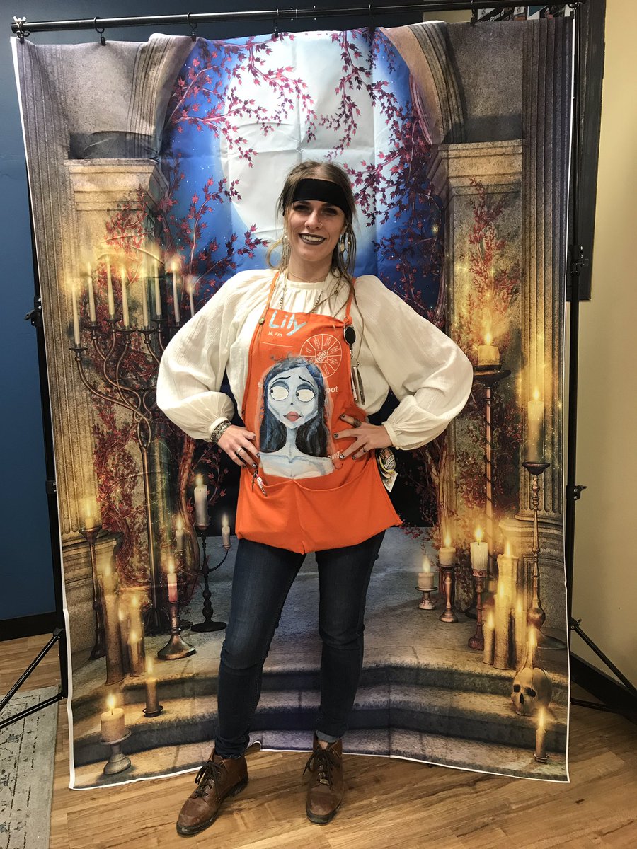 Homedepot8918's tweet photo. Wow! We had such a festive Halloween π» #MWOCT2017 @BPlantenberg @mlindsey1223 @Iva_Marie04 https://t.co/nrVIRHjD0k