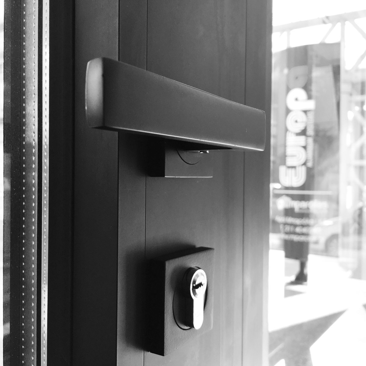 mparolas's tweet photo. #totalblack #door #aluminium #handle #architecture #desing #Europa_A40 #mparolas #showroom #Marousi https://t.co/zoYoXNlKRs
