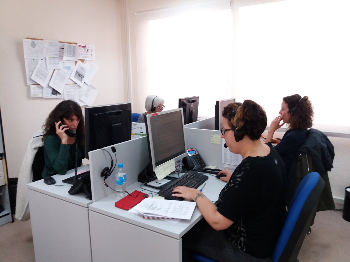 ContraCancerEs's tweet photo. El teléfono de Infocáncer 900 100 036 cuenta con médicos, psicólogos y voluntarios. Puedes llamar ahora https://t.co/oWrM5tDVUK