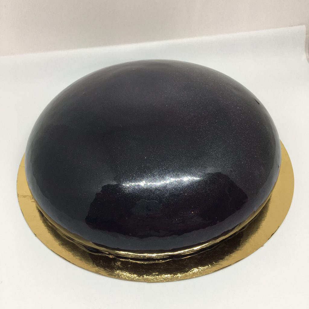 CSucrees's tweet image. Entremet Maléfique (cassis, praliné, pain d’épices) conjecturessucrees.com/entremet-malef…