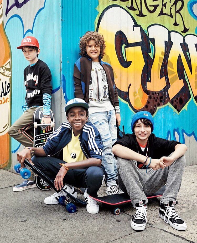 oaksofacorn's tweet photo. Eleven is missing in this photo, but I see a lot of her on the streets this year!
#StrangerThings
80’s vibe is strong ��📀📼💾💿📓🎧👻 https://t.co/3yIP9wPknP