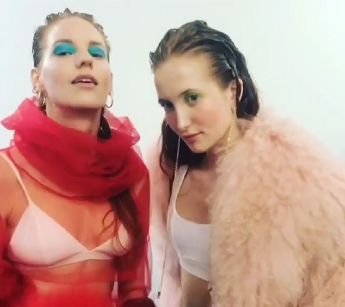 ForwardPR's tweet photo. The @AOFMakeup Pro Team designed pops of colour &amp; bright eyes for @JaynePierson's SS18 show over London Fashion Week. #aofmpro #makeup #LFW https://t.co/6Ac39r9eJY