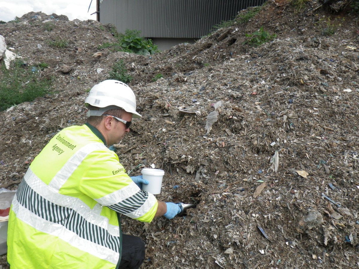 EnvAgency's tweet photo. Jail for Nottinghamshire director who breached environmental permit causing fires; 3 more given suspended sentences: https://t.co/eMrddzhmf6 https://t.co/sT50jy6D49