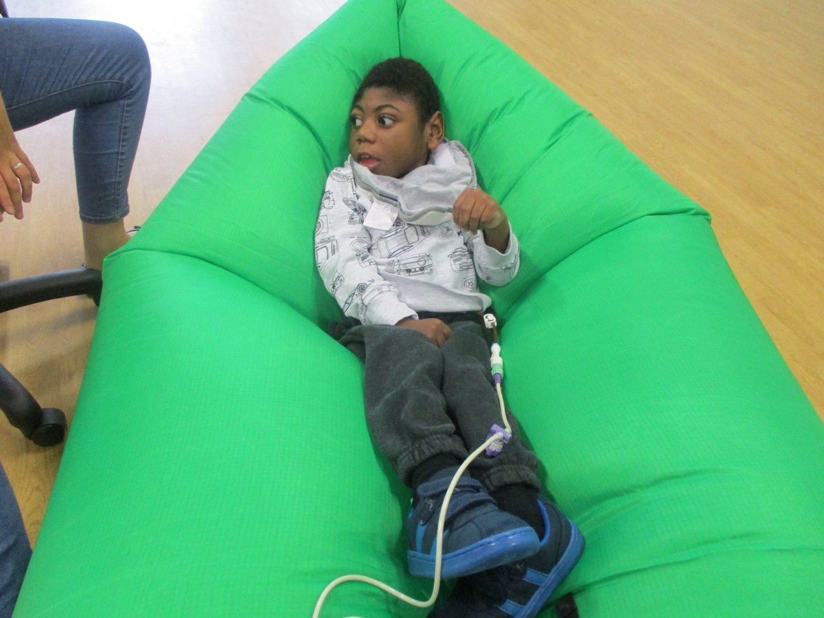 WillowDeneSch's tweet photo. Using air loungers as a way to experience whole body movement and improve tone... what an adventure! #notjustforthebeach @MoveProgramme https://t.co/rGyi0KEWQ3