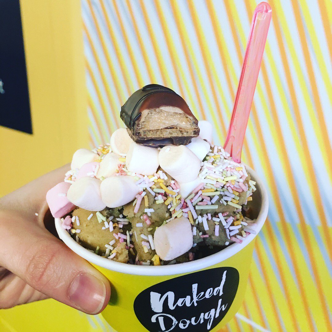 Anna_reviews's tweet photo. Summer pop up #nakeddough #oldstreet way too sugary but no regrets https://t.co/kXxQLLZ5r0