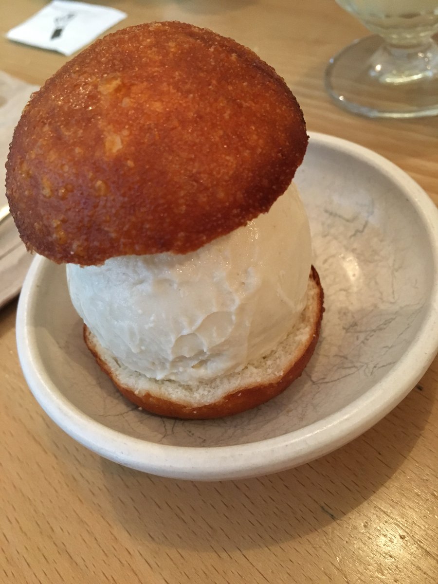 Anna_reviews's tweet photo. Finally got to try @bao_london this summer!! Classic bun, fried chicken, Yakult float, and fried horlicks ice cream <3 #bao_london #soho https://t.co/JqJ7kCbNcI