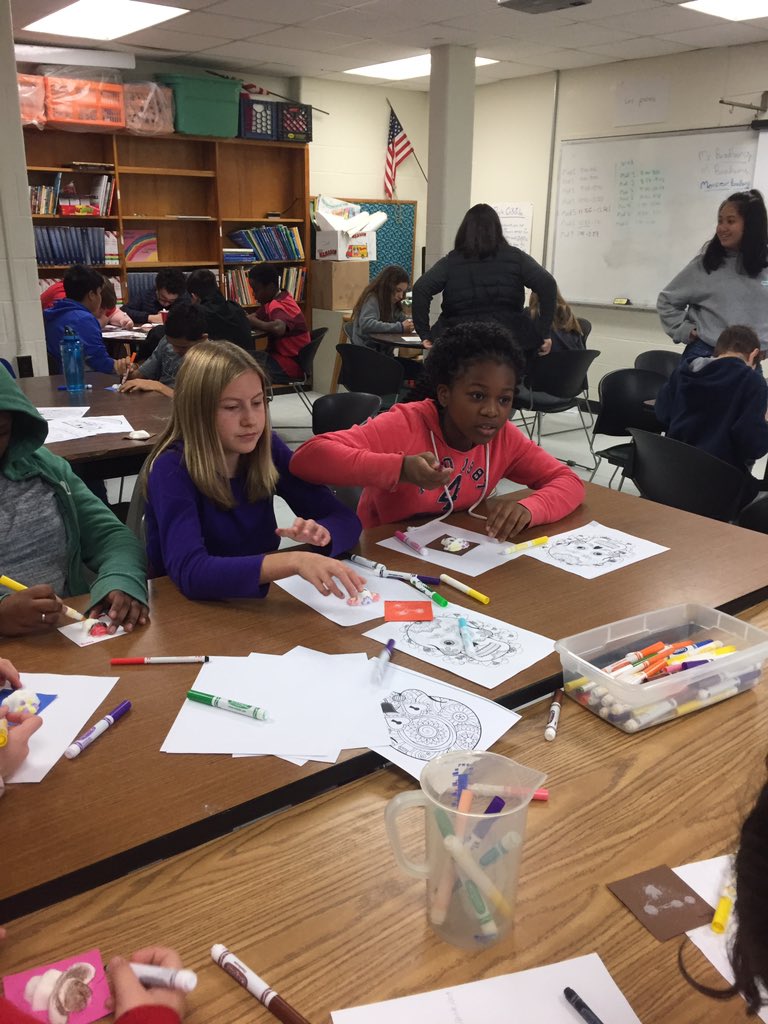 HuntMiddleVT's tweet photo. Oasis studying The Day of the Dead. #hmsvt. #bsdvt https://t.co/lBLttprr8Q