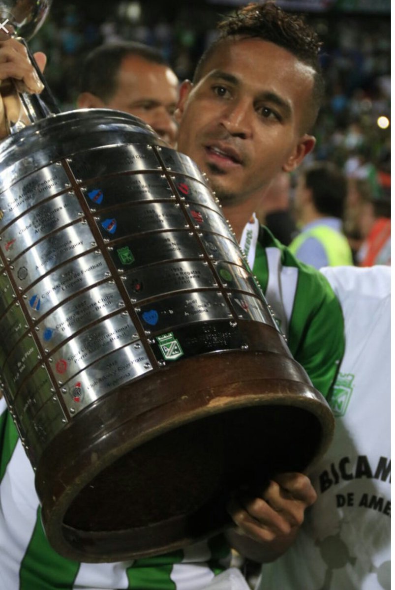 AtNacionalVAVEL's tweet photo. Hoy 1° de noviembre llega a los 33 años el 'mago' multicampeón e ídolo de Atlético Nacional. @Macne10 Felicitaciones! 🎩⚽🎖 https://t.co/R4qCCbupRL