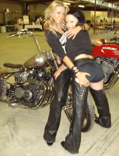 Nonameshd's tweet photo. Continuamos con la sección #sexy #bikerchick https://t.co/JueKykn1Q6