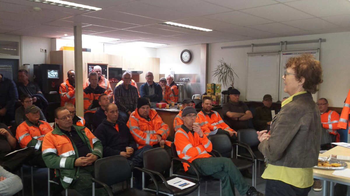 WendyRuwhof's tweet photo. Bijeenkomst over integratie Onderhoudsteam groen #Permar naar @Gem_Renkum: dus ook zelfde kleding als Serviceteam Openb.Ruimte! https://t.co/vrLbCwhLfy