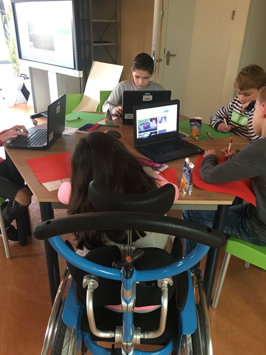 DanielleFeen's tweet photo. Doedag Heemgaard! 30 groep 8 leerlingen bedenken een actie voor het Glazen Huis! #glazenhuis #ondernemend leren https://t.co/UfrB7OgElr