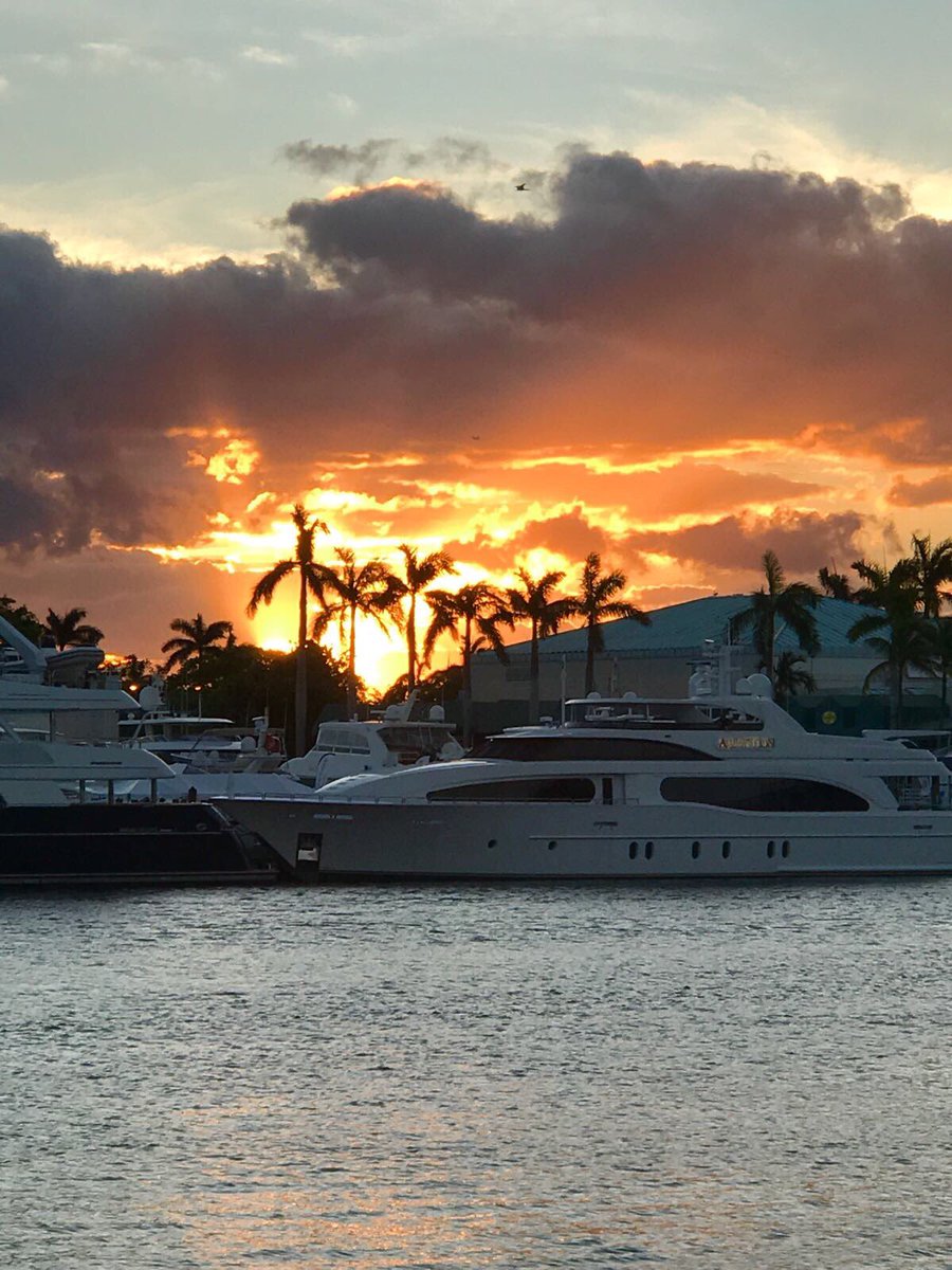 Dockwalk's tweet photo. A beautiful start to day one of #FLIBS2017. https://t.co/PiAjGkMpLy