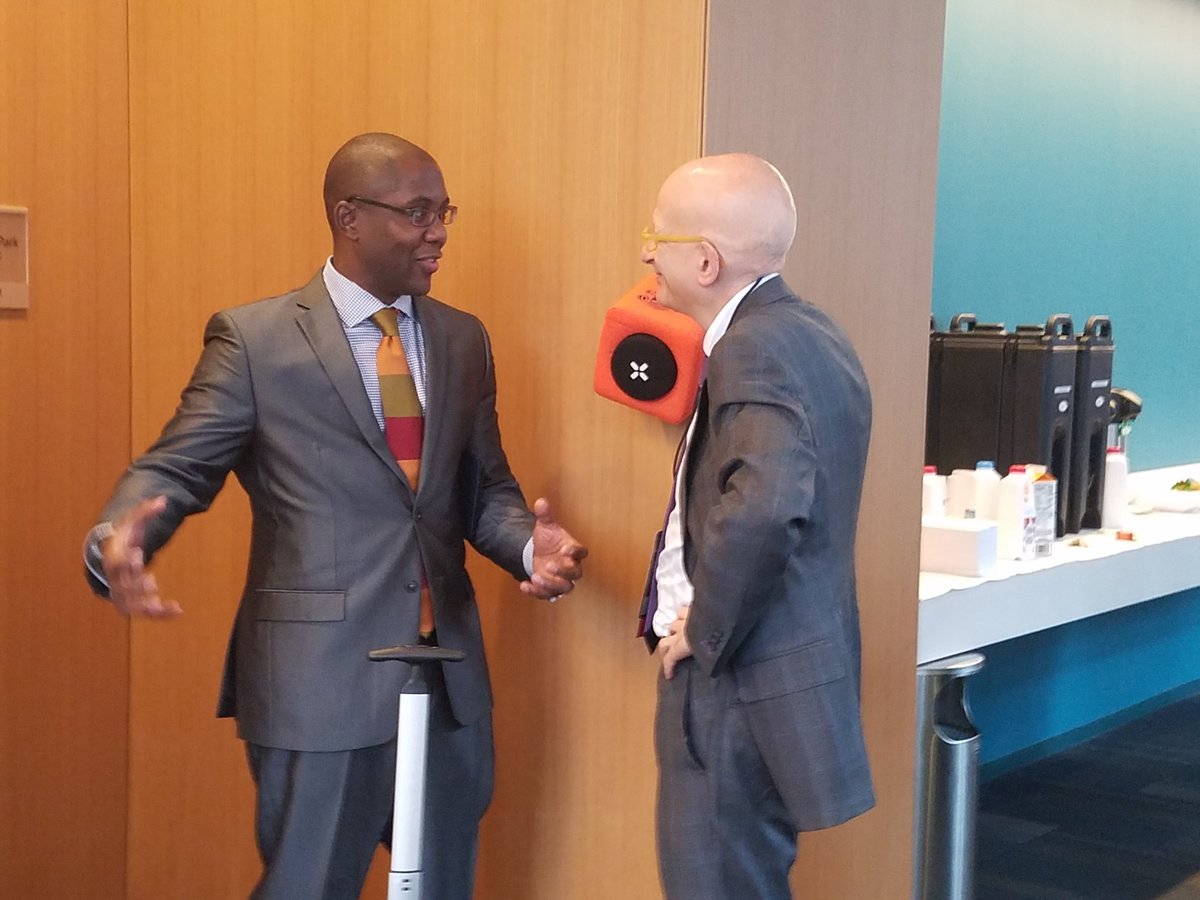Behind the scenes at #SmartHustle conference, <a href="/ramonray/">Ramon Ray</a> is wowing <a href="/ThisIsSethsBlog/">Seth Godin</a>