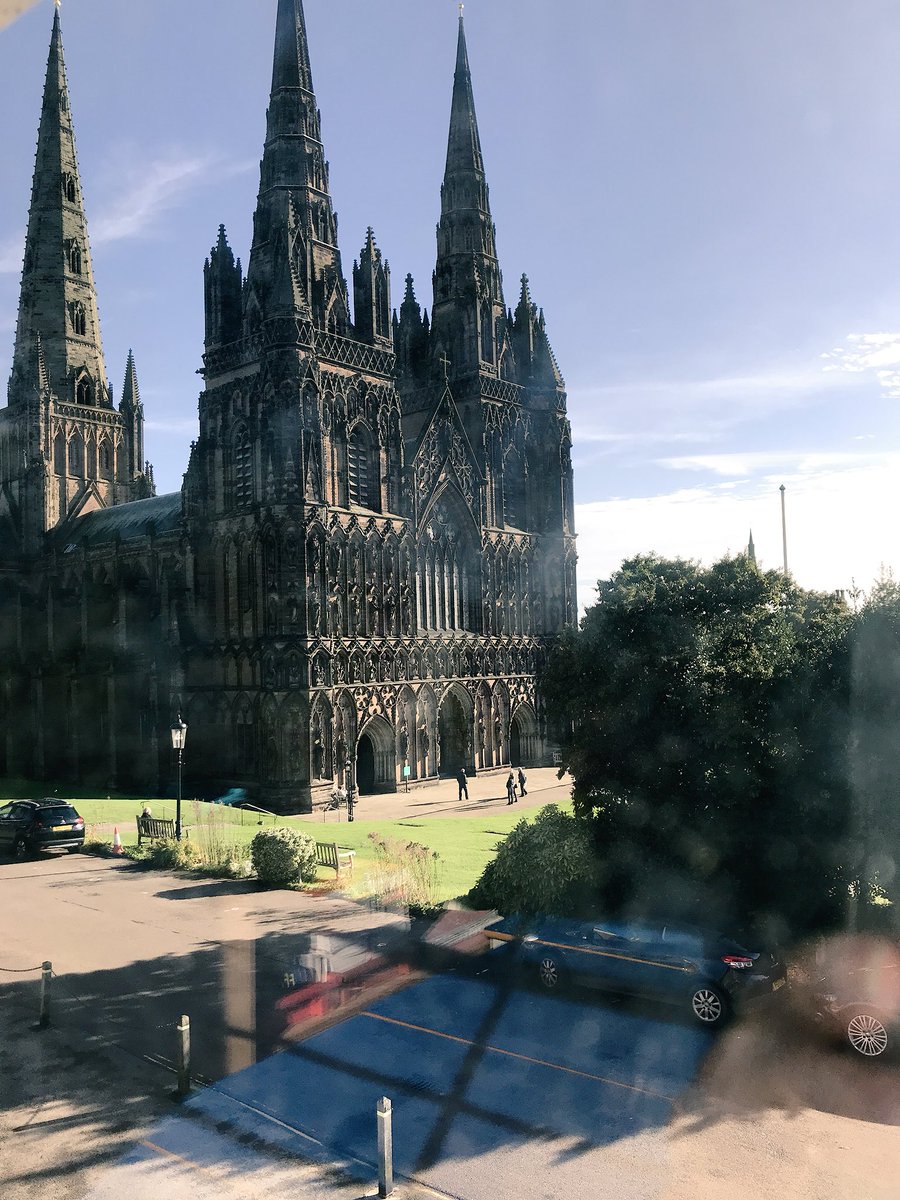 LCS_MFL's tweet photo. Wonderful view out of Señorita Bham’s classroom this afternoon @LichfieldCSchl #learningenvironment #mflclassroom https://t.co/2xAmgJlSbh