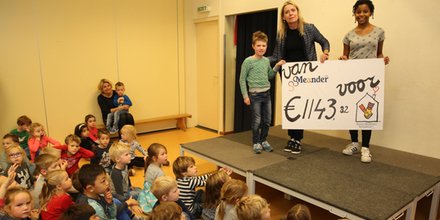 Onze #Kinderfondskanjer van oktober: OBS Meander! Zij doneerden €1.143,82 namens hun 25-jarig jubileum. Iedereen enorm bedankt 💛💜