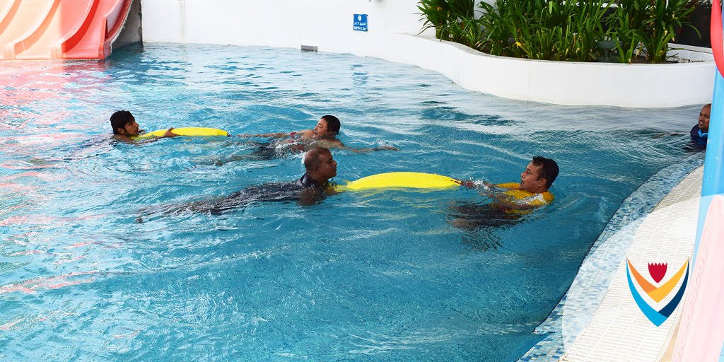 RLSBahrain's tweet photo. Training included teaching #lifeguard hand signals &amp; how to rescue a drowning person using the right equipment. #PoolLifeguardCourse https://t.co/JHNlXSf3jQ