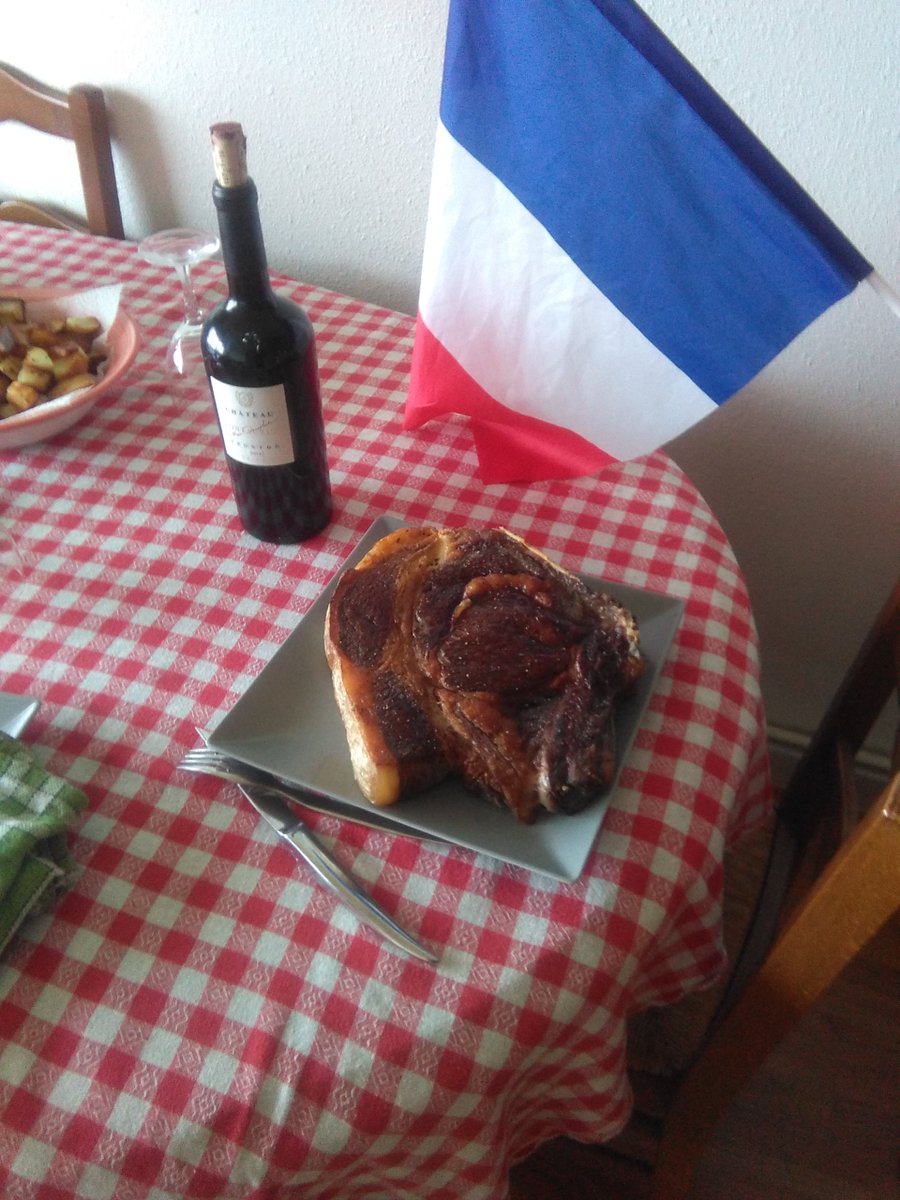 AlexPatrioteGPI's tweet photo. Une côte de bœuf OK, mais du bœuf français du boucher du coin...😁 https://t.co/PwEeOEpvQG
