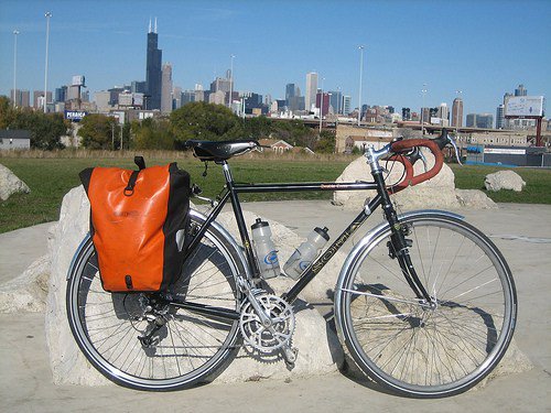 streetsblogchi's tweet photo. Welcome @NACTO folks! Our guide to the good, bad & ugly of CHI planning, from 2014 but still relevant. https://t.co/EwangJUKaK #NACTO2017 https://t.co/OolXHrFrkO