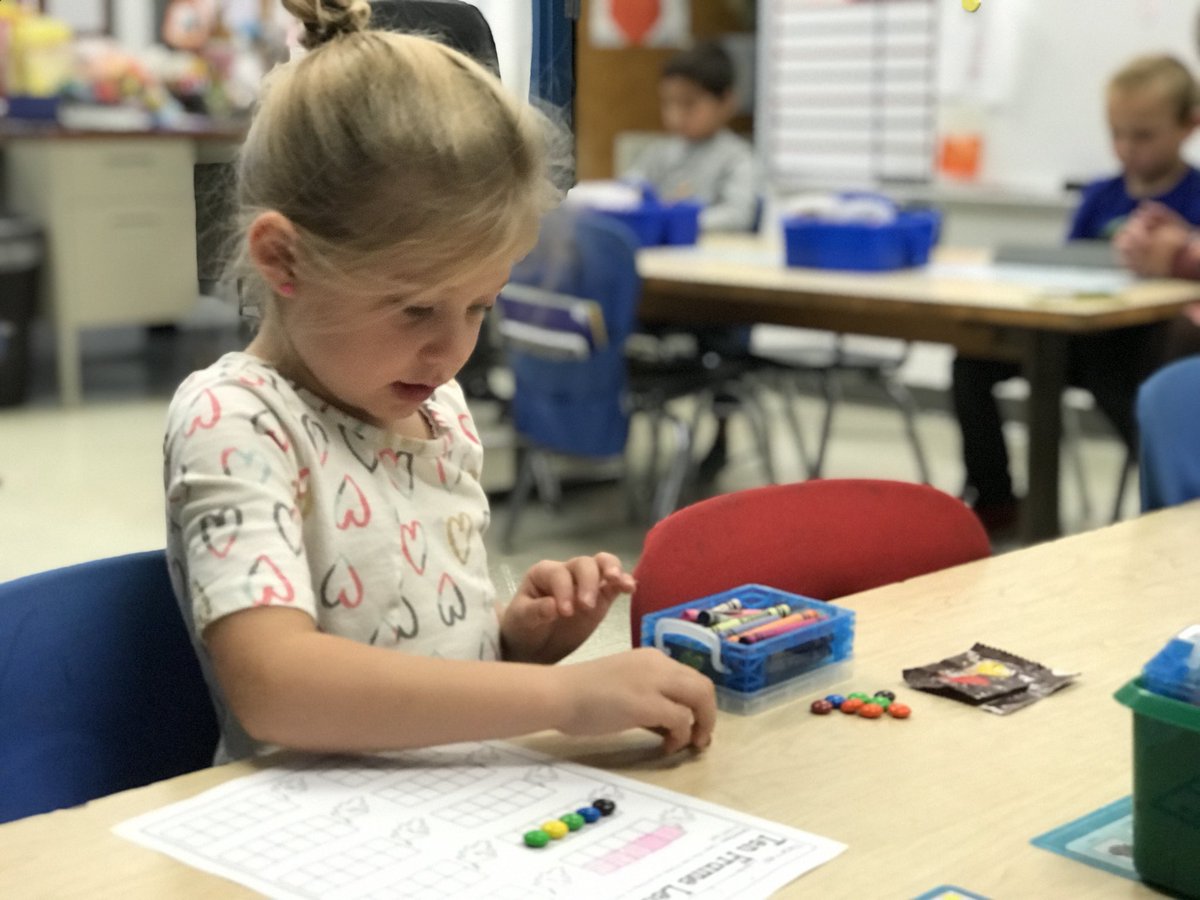 cheekmw16's tweet photo. @ChristaLeonardi using Halloween candy for learning! Math LVL 1 Ss filling ten frames with m&mβs before coloring! #MathbyMyself #JCLEARNERS https://t.co/xbq4SRCiKO