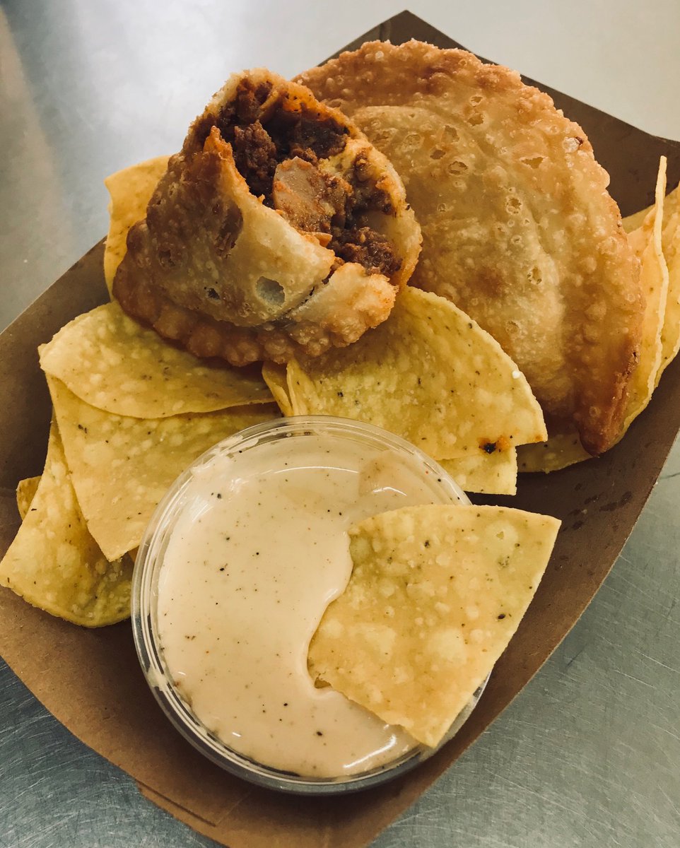 fuzzysempanadas's tweet photo. The Triple P,  3 kinda of Pork and so much more.  Grab a combo with chips 2night @BondBrosBeer 5:00 - 9:00. #findfuzzy https://t.co/XIlRgaROhY