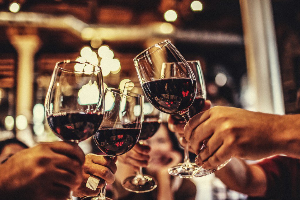LikeafrenchUK's tweet photo. Rejoignez-nous le 16 pour le Beaujolais nouveau! #learnFrench #learndifferently #fun #wine 
https://t.co/XuHSL4TQ0q
https://t.co/m50ViTAdsF https://t.co/S6dnmqhgEK