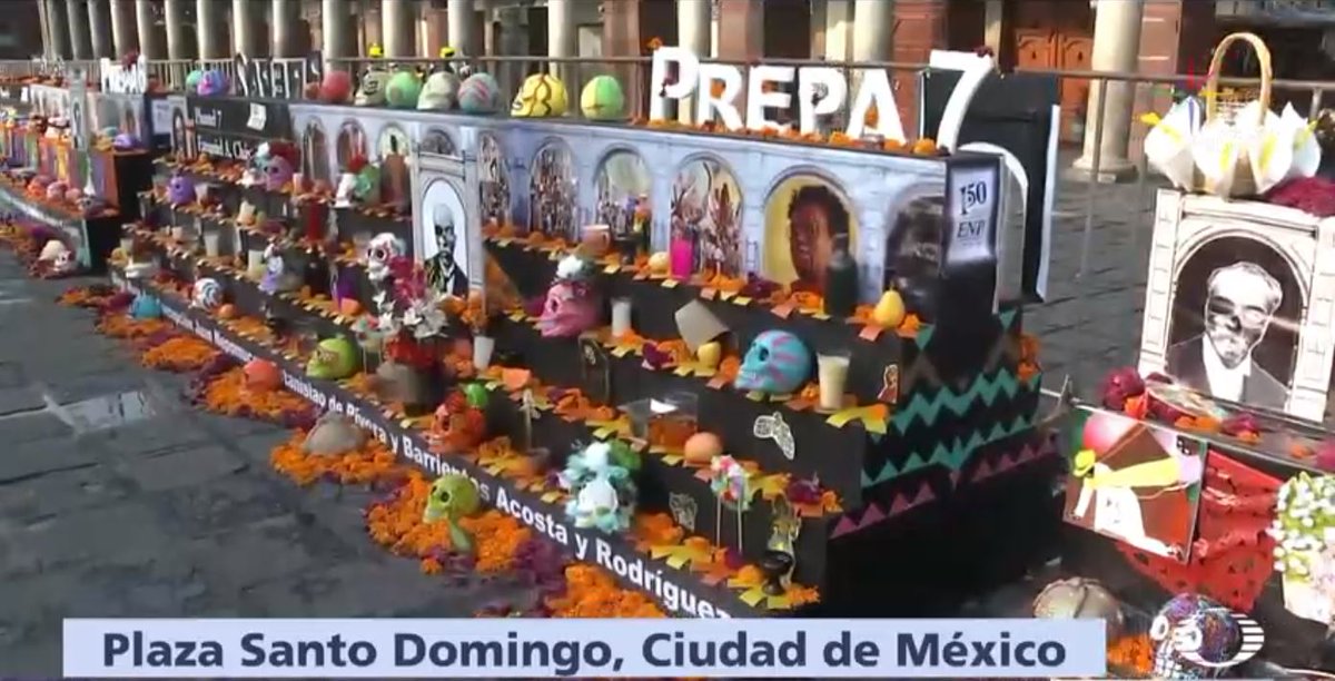 nmas's tweet photo. #MegaOfrendas adornan el Centro Histórico. #UNAM dedica altar a Diego Rivera.
#AlAireConPaola https://t.co/hV7lZJgP9c https://t.co/LMbQMgidCH