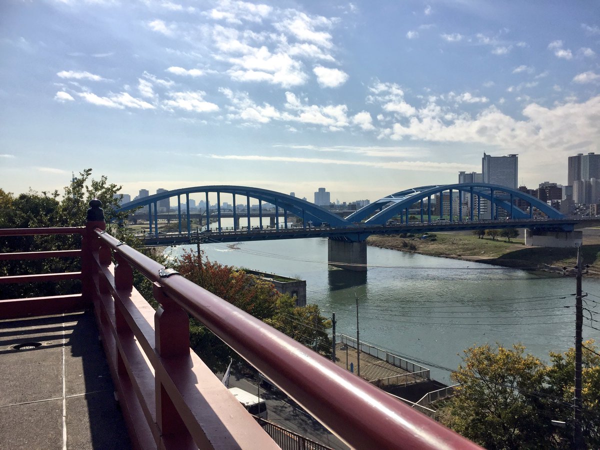 はぁこ 今日は久々にシンゴジラを劇場で観るという事で 朝からタバ作戦の舞台になった多摩川周辺の浅間神社 丸子橋に行って来た いつも違う位置からこの周辺を見ているので 浅間神社側から見れて新鮮だった シンゴジラ ロケ地巡り タバ作戦 はぁこ 今日は久々にシンゴジラを劇場で観るという事で 朝からタバ作戦の舞台になった多摩川周辺の浅間神社 丸子橋に行って来た いつも違う位置からこの周辺を見ているので 浅間神社側から見れて新鮮だった シンゴジラ ロケ地巡り タバ作戦