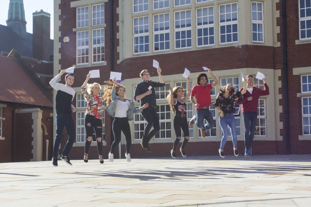 sunderlandsix's tweet photo. Our High Achievers’ Programme develops skills through specialised workshops and visits. Read more here - https://t.co/0K8rnPveE8 https://t.co/qpyFFetgbU