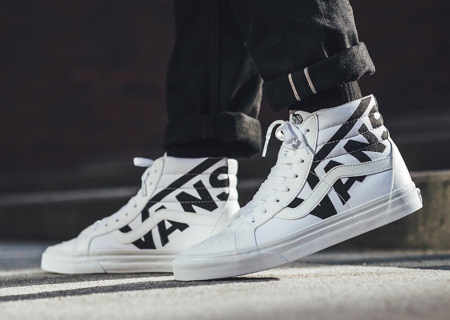 CaminoTV's tweet photo. INSPIRÉ DE LA COLLAB PATTA? 👀

UN VANS “OVERSIZED LOGO” PACK POUR CE MOIS-CI MÉNNÉS! 🔥

Qui est chaud ? 😏

@VANS_Europe https://t.co/Q7F0Fxa46g