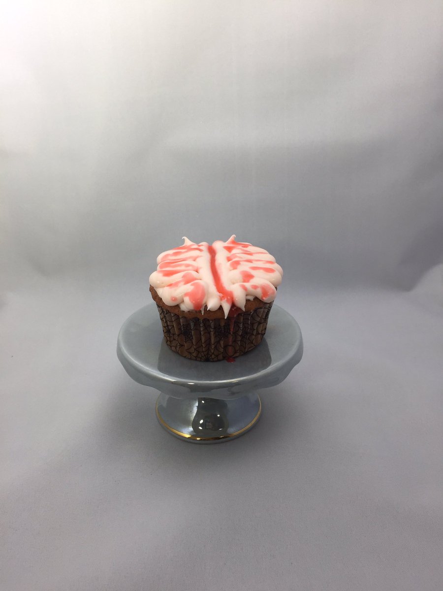 Bakeddwithlove's tweet photo. Red velvet brains #cupcakes #Halloween #baking https://t.co/ilAP8oSsLN