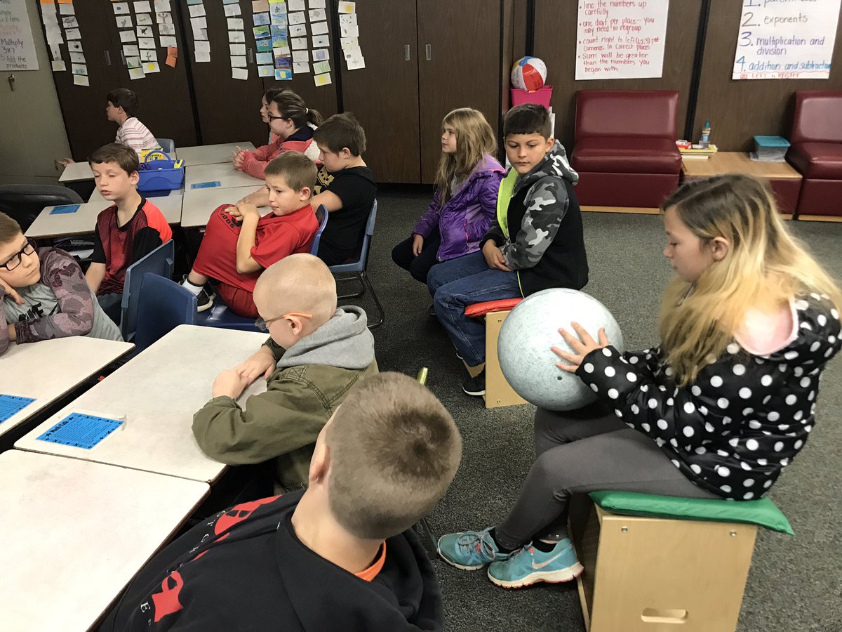 AshtonMLeonard's tweet photo. Dr. Henson from @etsu stopped by to talk to our 4th graders about the Earth, Moon, and Sun! Thank You!!! @JES_tigers @ETSUPrez @Jes4th https://t.co/rAaXr9ONEf