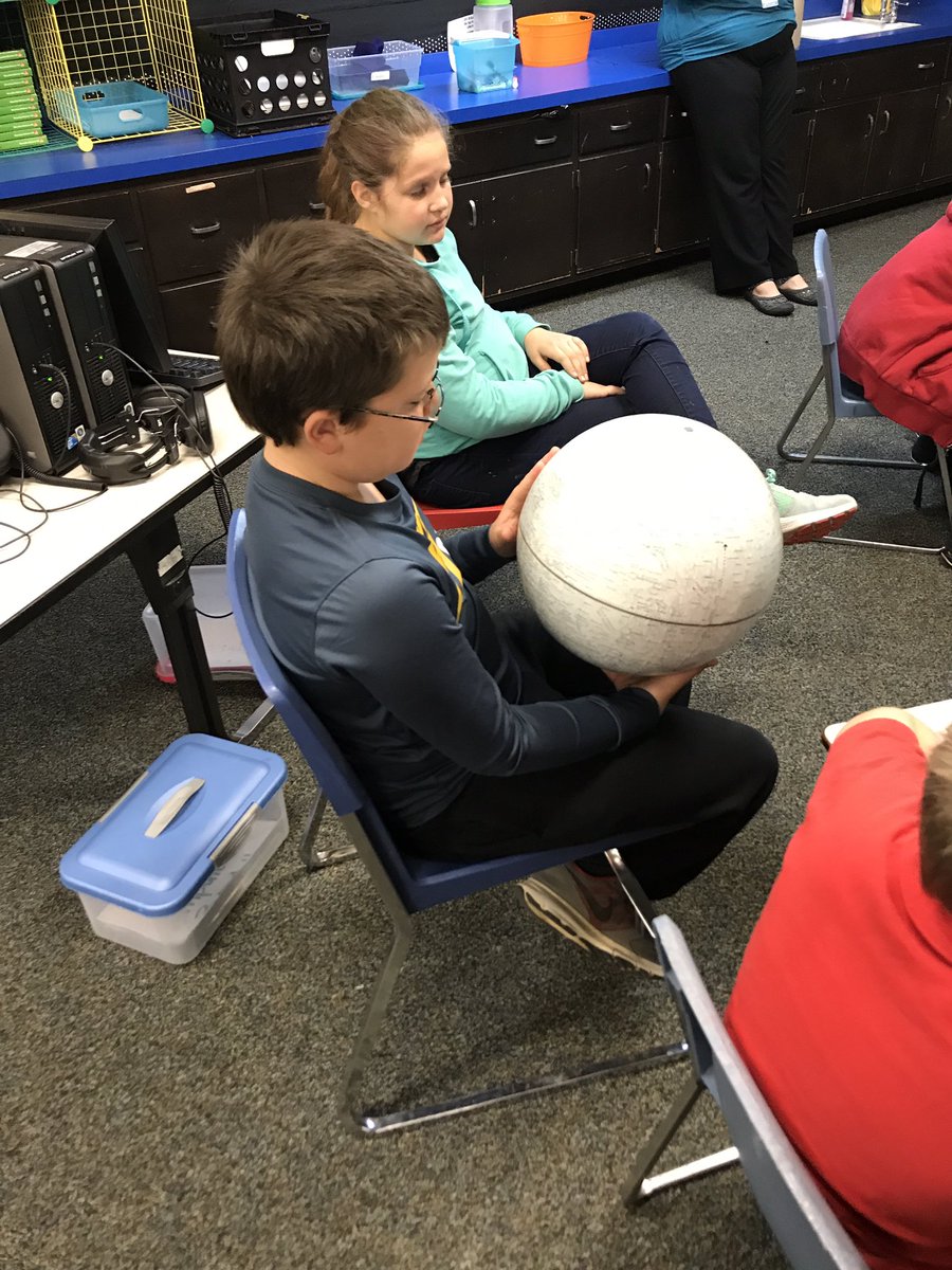 AshtonMLeonard's tweet photo. Dr. Henson from @etsu stopped by to talk to our 4th graders about the Earth, Moon, and Sun! Thank You!!! @JES_tigers @ETSUPrez @Jes4th https://t.co/rAaXr9ONEf