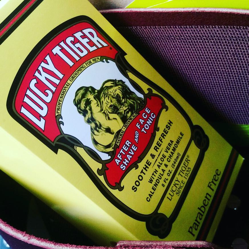 shave7razor's tweet photo. #TodaySmail #mailcall #American #Mahogny #luckyTiger @shave7razor #shave7razor #shaving #wetshaving #shave #SR #LeatherStrop #straightrazor https://t.co/nrLgn9I2bR