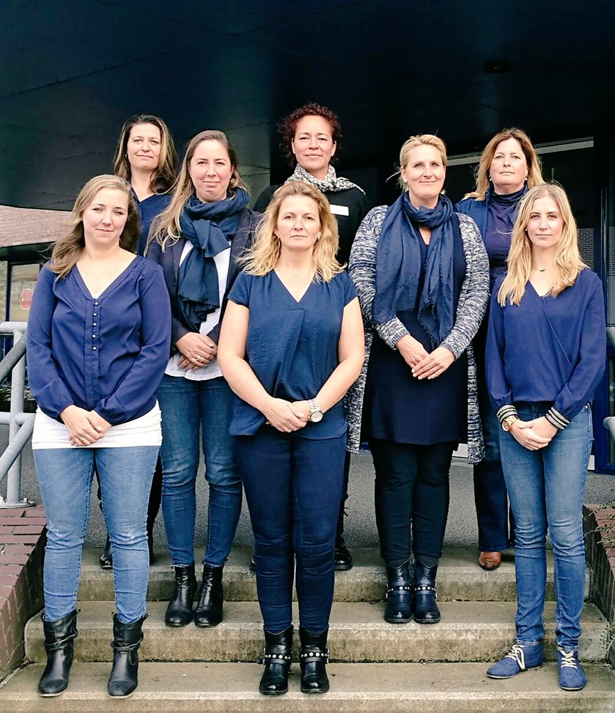 sch_yvette's tweet photo. Wijkverpleegkundigen Zaanstreek/ Landsmeer op het 'bordes' #kennis #wijkverpleging #wijzijndetoekomst https://t.co/utsly8yHqn