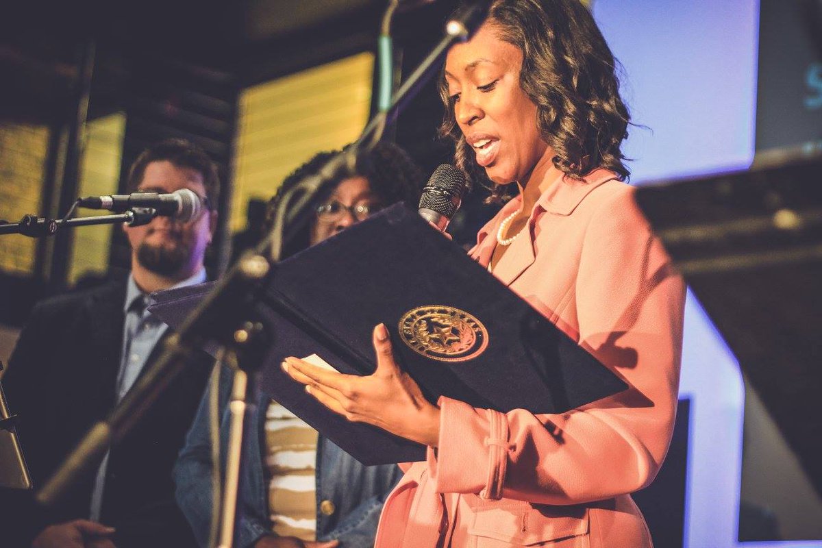 SmallBizFest's tweet photo. A wonderful moment when @GovAbbott &amp; @AustinTexasGov proclaimed #nationalsmallbushinessweek for #SBF2017 with @capitalonespark https://t.co/m2Q7Hop2De