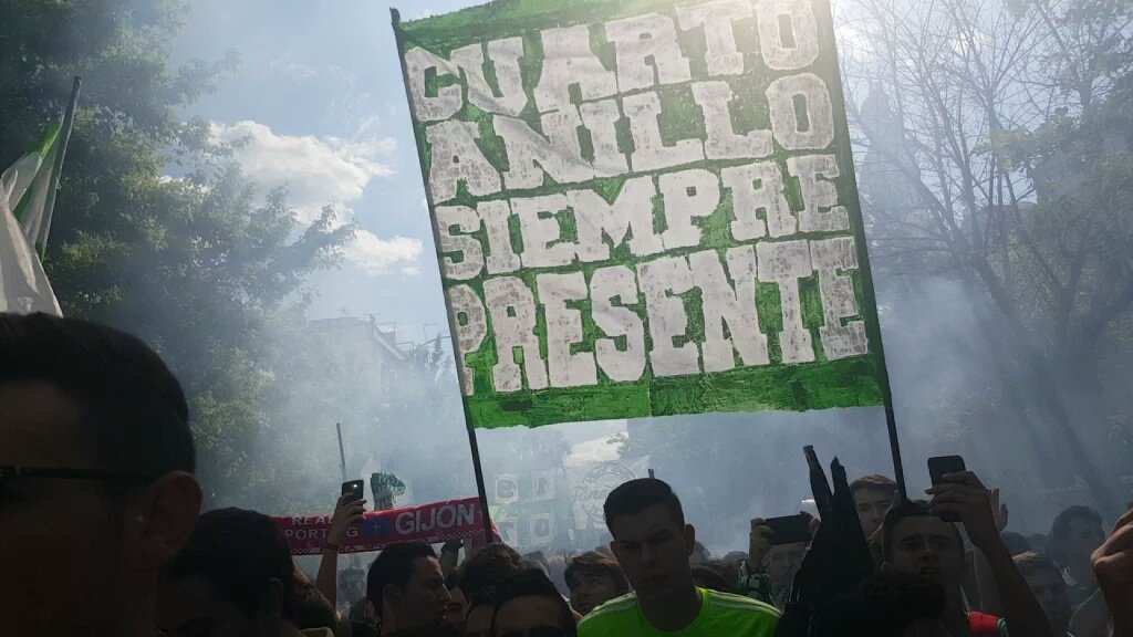 MonodeBetis's tweet photo. Hoy más que nunca recordar a esos Béticos que ya no están entre nosotros y que lucharon para dejarnos la herencia más grande #Betis https://t.co/4SlIw8UayY