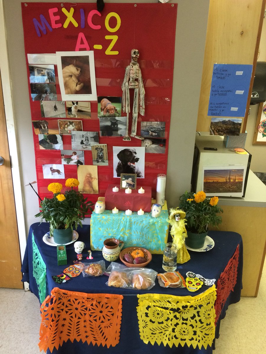 #fpgleones #fpgbilingue #enriquecimientocultural #fpg Our class Day of the Death altar! Remembering our pets that left us!
