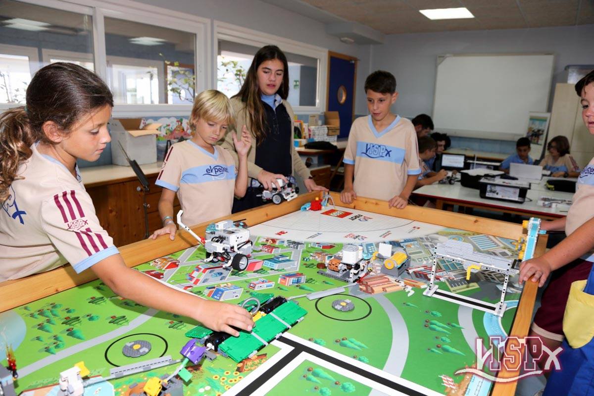 ColegiosISP's tweet photo. Alumnos de #RobóticaISP empiezan a preparar el próximo desafío Hydro Dinamics para la #FLLValencia 3 Febrero. #extraescolaresISP #FLLSpain https://t.co/nLHCNIJai8