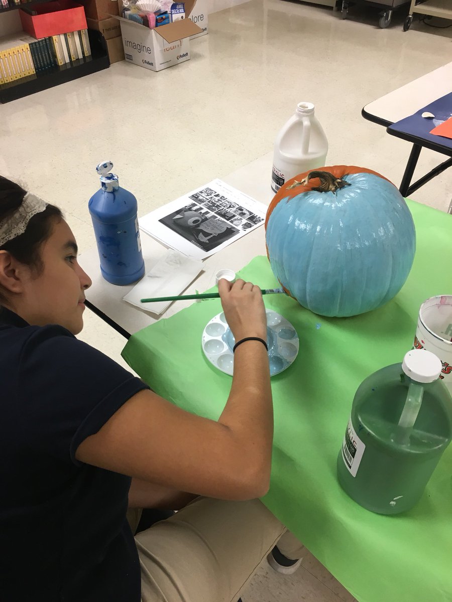 DZ_Library's tweet photo. Third period’s storybook pumpkin! @IISDFoundation #ISFReads https://t.co/T7inNaJzaU