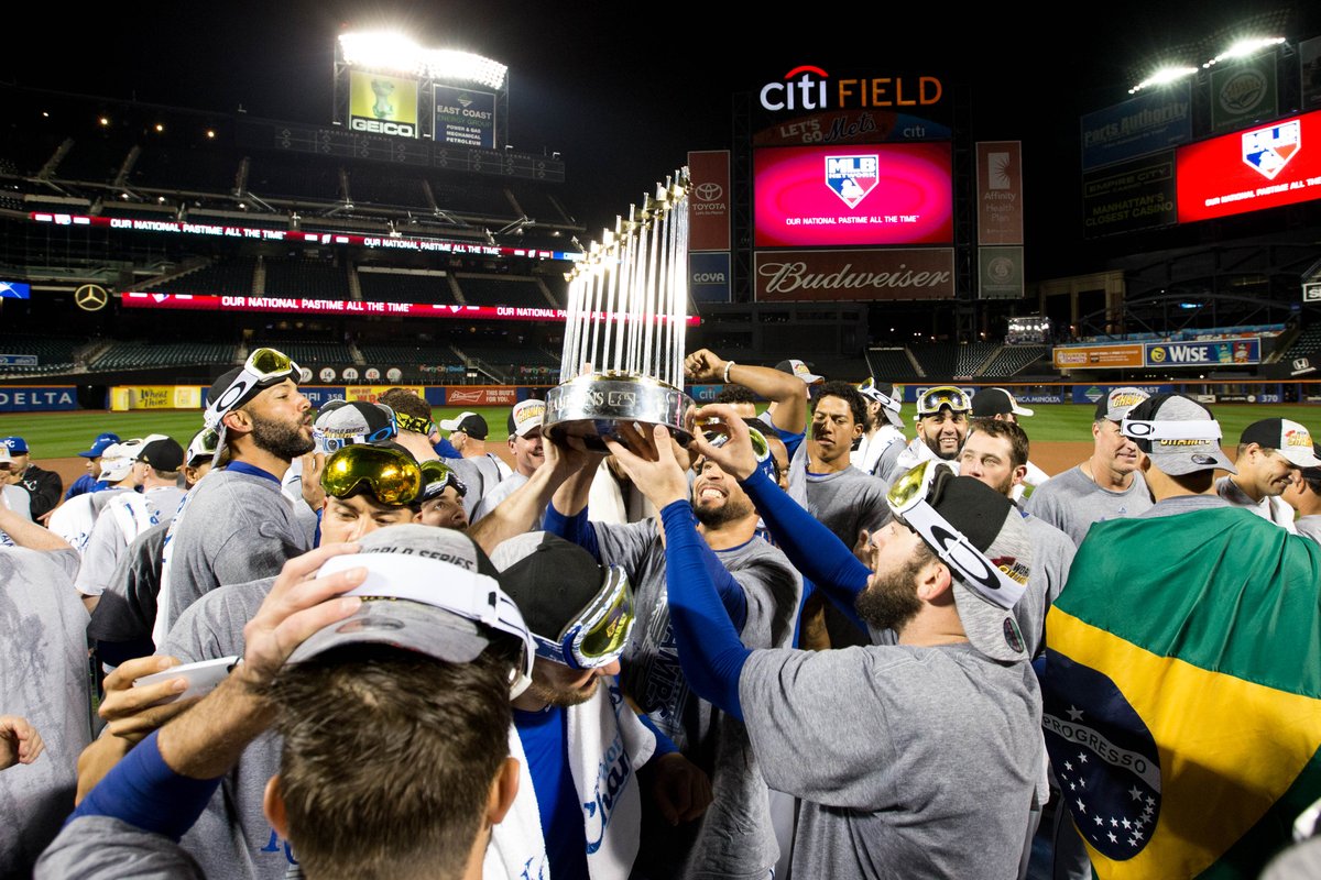 Royals's tweet photo. 2 years ago today. 👑 #Crowned https://t.co/D8FrjhyAo4