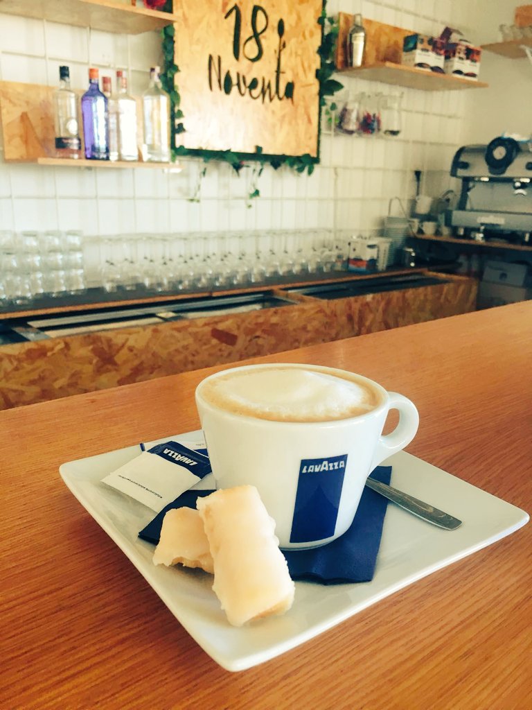 18noventa's tweet photo. Y de postre cafelito con hueso de santo #TodosLosSantos #Gastronomia #tradicion https://t.co/AdFNAAUW6f