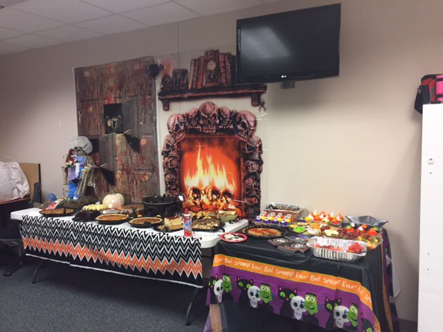 AbigailCaudleMD's tweet image. Team that sings together works well together! ACB PeriOp team party with Karaoke #oncsurgery