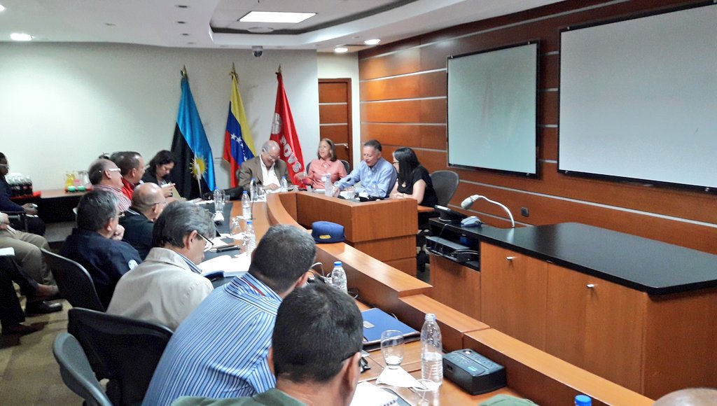PanchoArias2012's tweet photo. Realizamos desde @PDVSA reunión de trabajo conjunta, para continuar atendiendo las necesidades de los zulianos. https://t.co/Nocc2PKMYJ