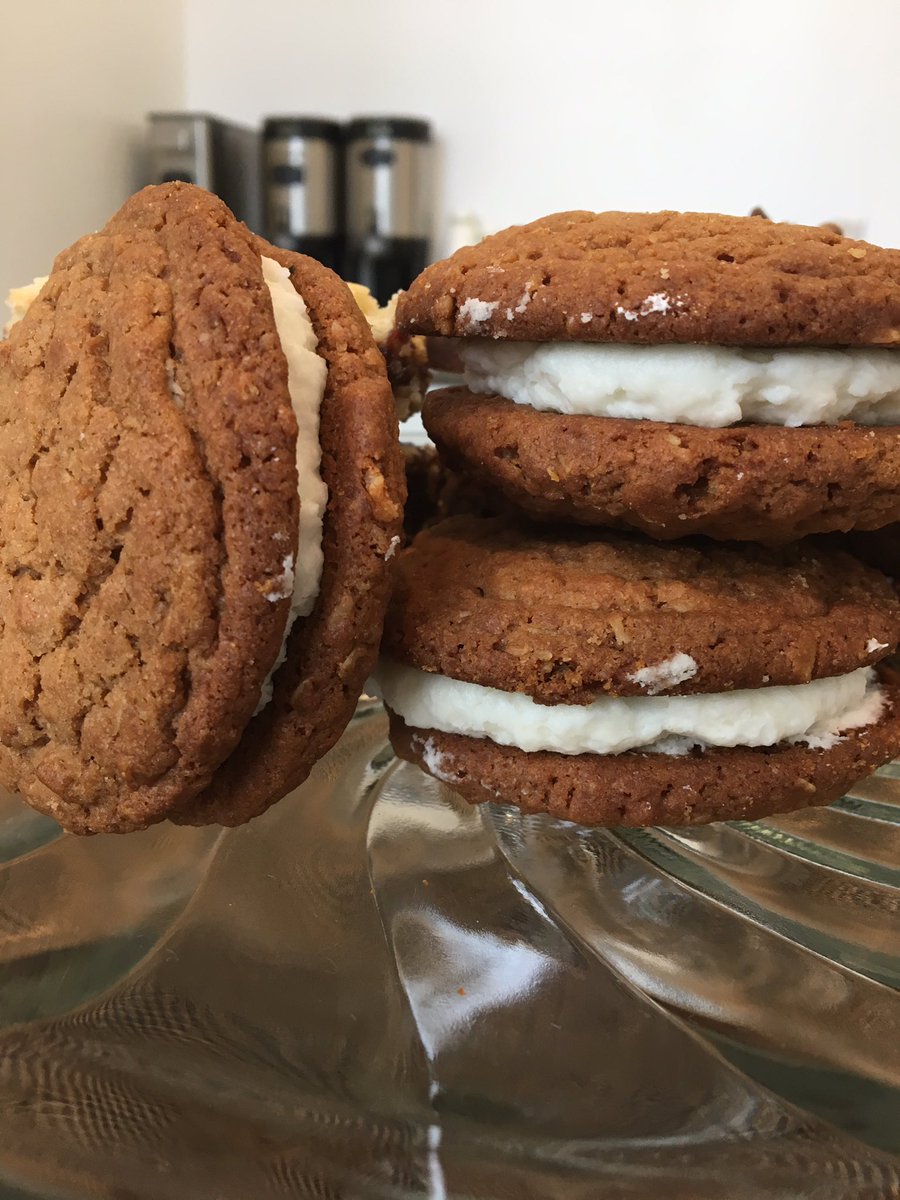 wiltspeed1's tweet photo. Oatmeal cream pies #watspeed #oatmealcreampies #louisvilleeats #speedart https://t.co/g7shN7uieO