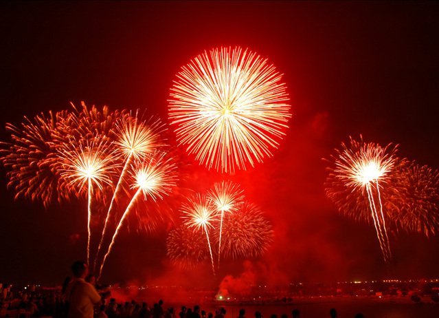 your_eyes_UK's tweet photo. Check out our website for tips on how you can protect your eyes this #FireworkNight 
https://t.co/rDwYEMICMF #5November #CollegeOptom https://t.co/DjIjSFaa61